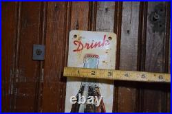 D-LITE BEVERAGES ICE COLD BOTTLE STAMPED PAINTED METAL DEALER SIGN 1950s VINTAGE