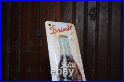 D-LITE BEVERAGES ICE COLD BOTTLE STAMPED PAINTED METAL DEALER SIGN 1950s VINTAGE