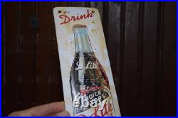 D-LITE BEVERAGES ICE COLD BOTTLE STAMPED PAINTED METAL DEALER SIGN 1950s VINTAGE