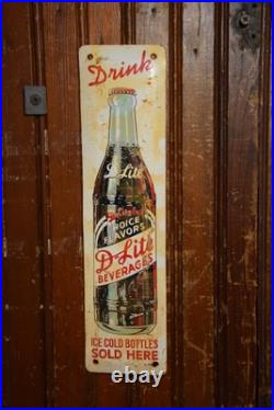 D-LITE BEVERAGES ICE COLD BOTTLE STAMPED PAINTED METAL DEALER SIGN 1950s VINTAGE