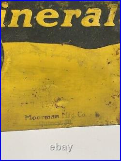 Original Vintage MOORMAN'S Minerals PIG Sign Painted Tin 13 3/4 X 9 1/2 (D8)